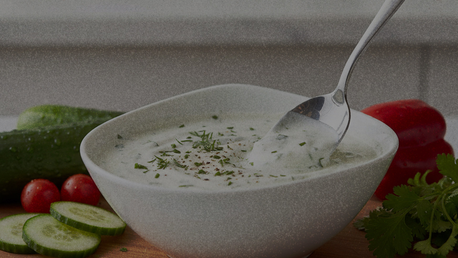 Aderezo de yogurt y hierbas para ensaladas o dip